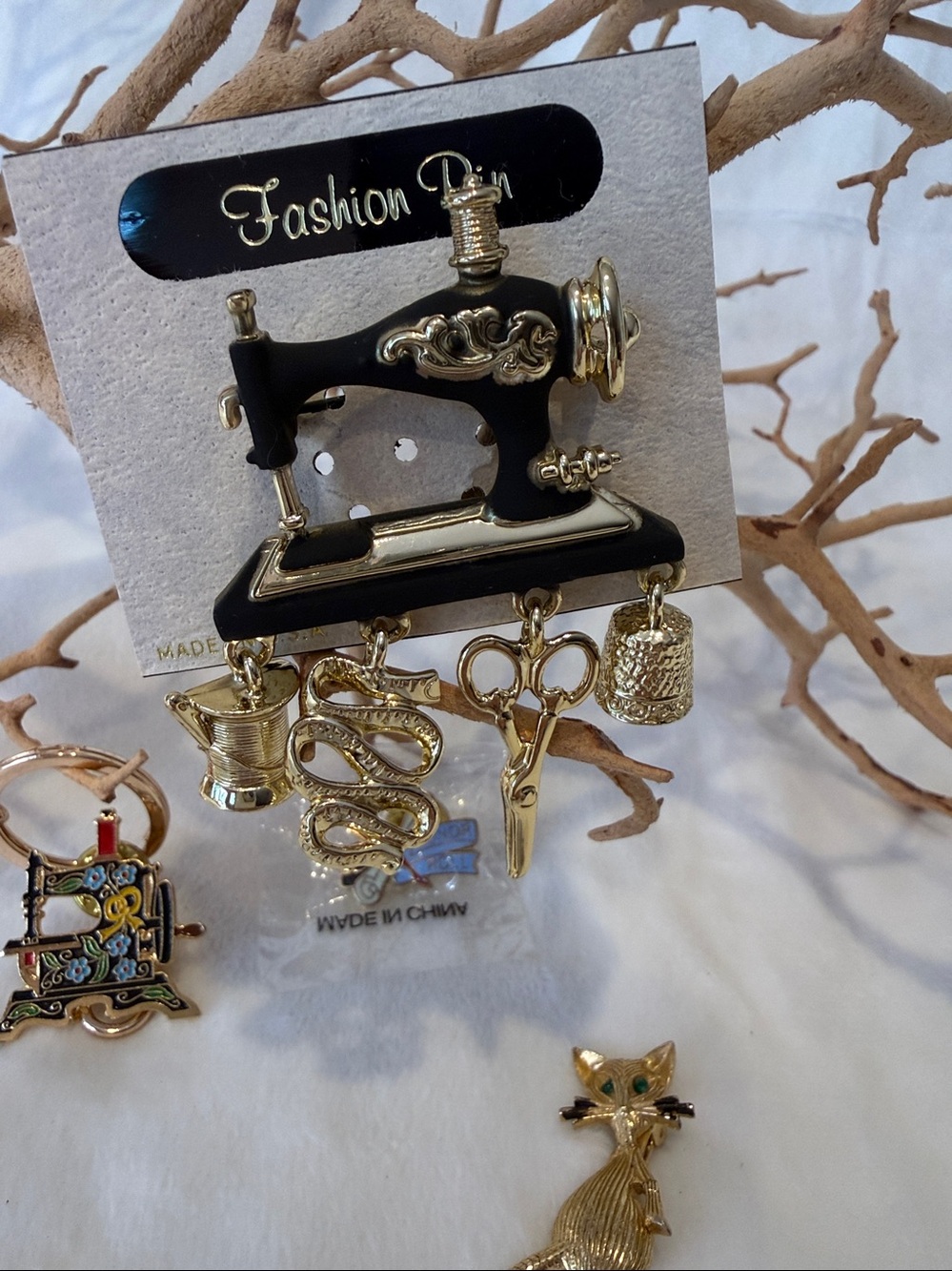 Vintage Pins - 10 Pieces Lot J - Picture 4 of 6